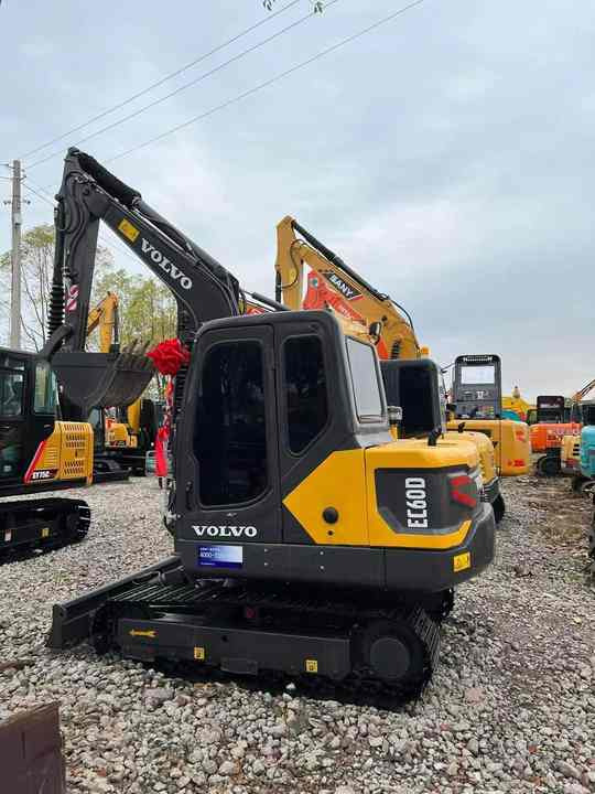 China Brand Used Volvo EC60D Mini Excavator 6ton Crawler Earth Digger Machine for Sale - Bager goseničar: slika 3 China Brand Used Volvo EC60D Mini Excavator 6ton Crawler Earth Digger Machine for Sale - Bager goseničar: slika 3