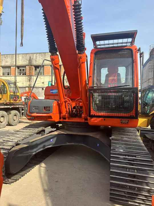 Doosan DX225LC Second-Hand Excavator | Korea Direct Import | 1-Year Warranty & Free Sea Shipping - Bager goseničar: slika 2 Doosan DX225LC Second-Hand Excavator | Korea Direct Import | 1-Year Warranty & Free Sea Shipping - Bager goseničar: slika 2