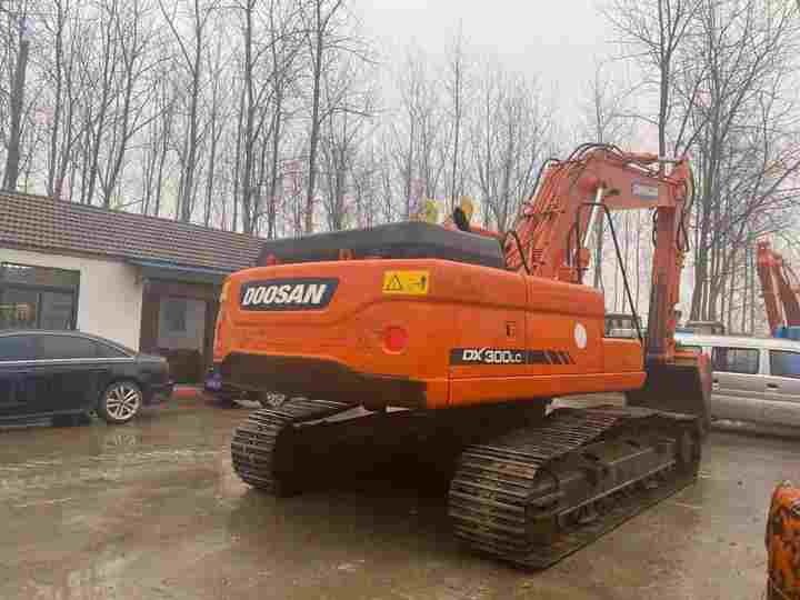 High Quality Doosan Big Size Excavator , Doosan 30ton Dx300lc Digging Machine , Doosan Excavator for Sale - Bager goseničar: slika 3 High Quality Doosan Big Size Excavator , Doosan 30ton Dx300lc Digging Machine , Doosan Excavator for Sale - Bager goseničar: slika 3