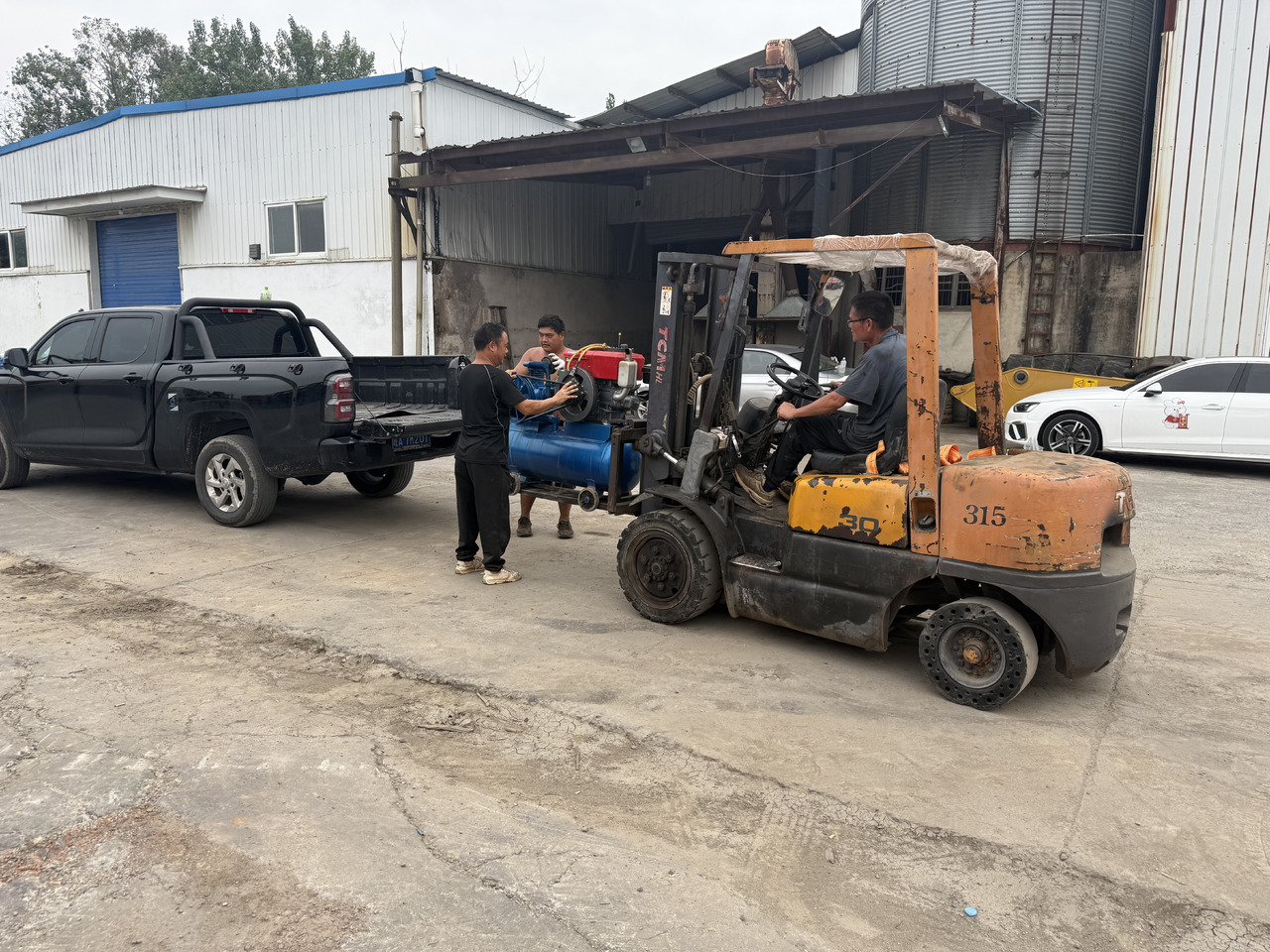 Bager goseničar Hitachi Used Hitachi 350-5g Excavator: slika 8 Bager goseničar Hitachi Used Hitachi 350-5g Excavator: slika 8