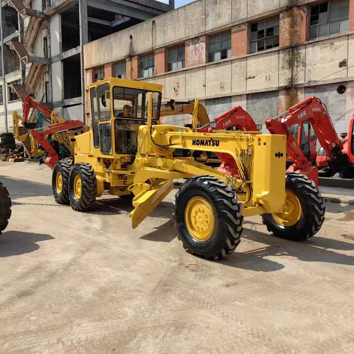 Japan Komatsu GD511 Motor Grader Cheap Price Komatsu Road Grader GD511 Good Condition in China - Greder: slika 1 Japan Komatsu GD511 Motor Grader Cheap Price Komatsu Road Grader GD511 Good Condition in China - Greder: slika 1