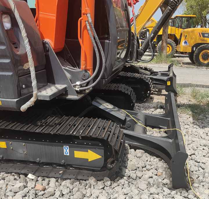 Original Japan Hitachi ZX60 Excavator Hitachi Excavator in Low Price for Hot Sale - Bager goseničar: slika 5 Original Japan Hitachi ZX60 Excavator Hitachi Excavator in Low Price for Hot Sale - Bager goseničar: slika 5