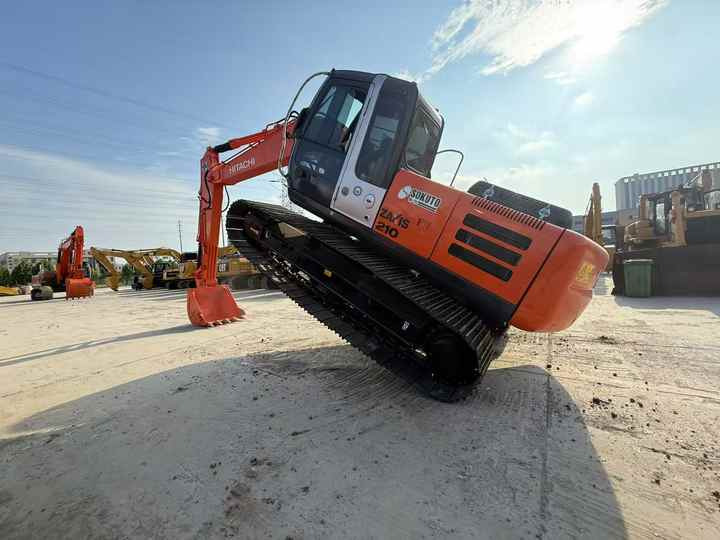 Original Used Hitachi Zx210-3G Excavator 21 Ton Large Excavator Digger With Cheap Price - Bager goseničar: slika 2 Original Used Hitachi Zx210-3G Excavator 21 Ton Large Excavator Digger With Cheap Price - Bager goseničar: slika 2