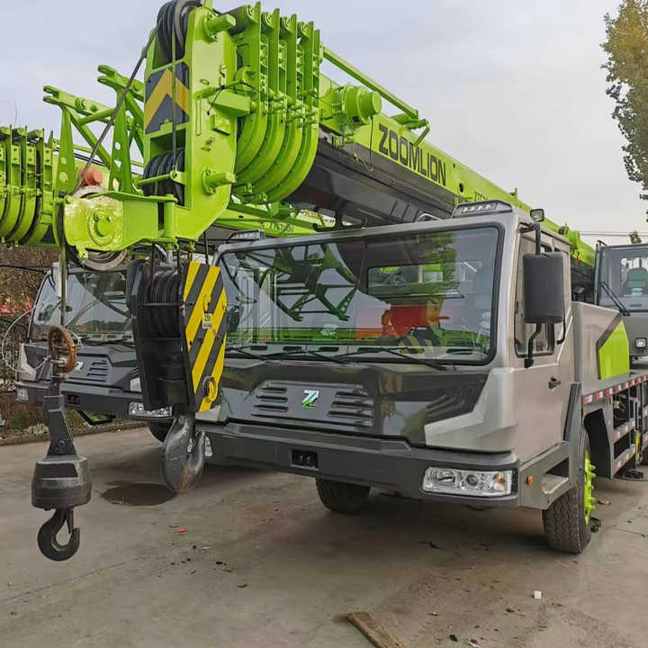 Second Hand ZOOMLION 25 Ton ZTC250V531 30 Ton ZTC300V532 70 Ton ZTC700H6 Hydraulmic Mobile Truck Crane on Sale - Avtodvigalo: slika 1 Second Hand ZOOMLION 25 Ton ZTC250V531 30 Ton ZTC300V532 70 Ton ZTC700H6 Hydraulmic Mobile Truck Crane on Sale - Avtodvigalo: slika 1