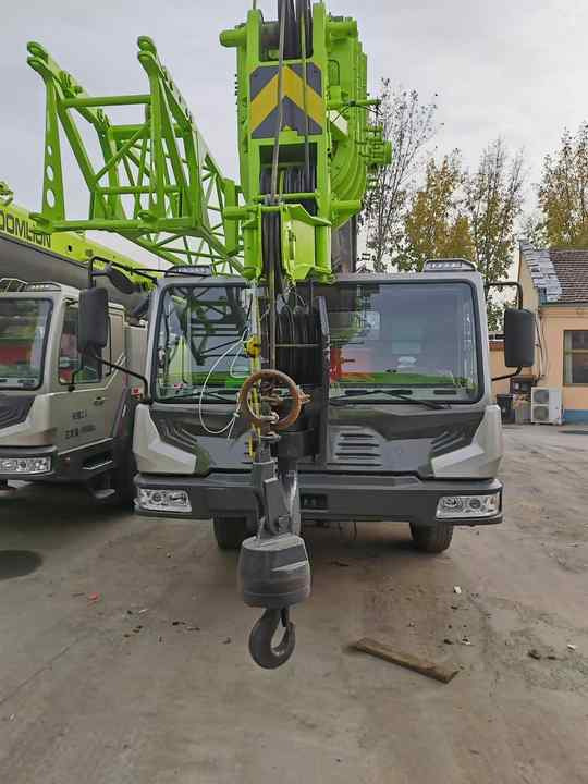 Second Hand ZOOMLION 25 Ton ZTC250V531 30 Ton ZTC300V532 70 Ton ZTC700H6 Hydraulmic Mobile Truck Crane on Sale - Avtodvigalo: slika 2 Second Hand ZOOMLION 25 Ton ZTC250V531 30 Ton ZTC300V532 70 Ton ZTC700H6 Hydraulmic Mobile Truck Crane on Sale - Avtodvigalo: slika 2