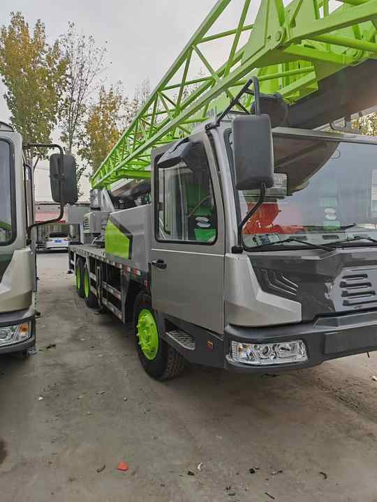 Second Hand ZOOMLION 25 Ton ZTC250V531 30 Ton ZTC300V532 70 Ton ZTC700H6 Hydraulmic Mobile Truck Crane on Sale - Avtodvigalo: slika 3 Second Hand ZOOMLION 25 Ton ZTC250V531 30 Ton ZTC300V532 70 Ton ZTC700H6 Hydraulmic Mobile Truck Crane on Sale - Avtodvigalo: slika 3
