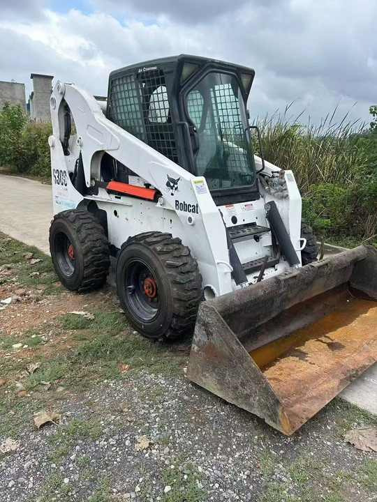 USED BOBCAT S300 Skid-steer Loader with Very Good Performance Is for Sale at a Low Price. S160/s185/s220/330 in Stock - Mini nakladalec: slika 2 USED BOBCAT S300 Skid-steer Loader with Very Good Performance Is for Sale at a Low Price. S160/s185/s220/330 in Stock - Mini nakladalec: slika 2