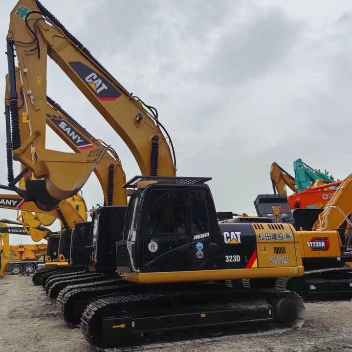 Used Digger CAT 323D2L Construction Machinery Construction Digger Used CAT 323D2L Cheap Excavator - Bager goseničar: slika 1 Used Digger CAT 323D2L Construction Machinery Construction Digger Used CAT 323D2L Cheap Excavator - Bager goseničar: slika 1