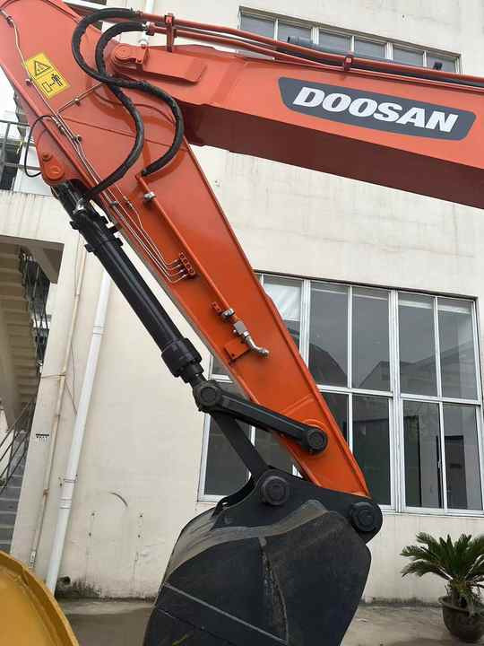 Used Digger DOOSAN DX300 Construction Machinery Construction Digger Used DOOSAN DX300 Cheap Excavator - Bager goseničar: slika 5 Used Digger DOOSAN DX300 Construction Machinery Construction Digger Used DOOSAN DX300 Cheap Excavator - Bager goseničar: slika 5