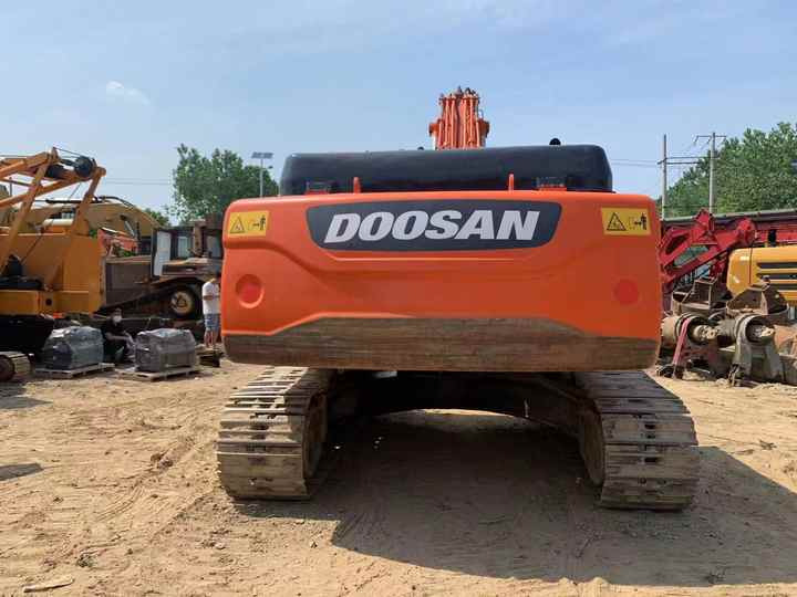 Used Digger DOOSAN DX300 Construction Machinery Construction Digger Used DOOSAN DX300 Cheap Excavator - Bager goseničar: slika 4 Used Digger DOOSAN DX300 Construction Machinery Construction Digger Used DOOSAN DX300 Cheap Excavator - Bager goseničar: slika 4