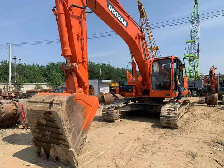 Used Digger DOOSAN DX300 Construction Machinery Construction Digger Used DOOSAN DX300 Cheap Excavator - Bager goseničar: slika 2 Used Digger DOOSAN DX300 Construction Machinery Construction Digger Used DOOSAN DX300 Cheap Excavator - Bager goseničar: slika 2