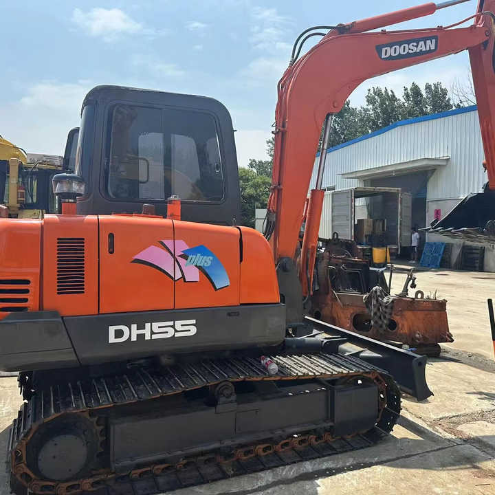 Used Digger Doosan Dh55 Construction Machinery Construction Digger Used Doosan Dh55 Cheap Excavator - Bager goseničar: slika 1 Used Digger Doosan Dh55 Construction Machinery Construction Digger Used Doosan Dh55 Cheap Excavator - Bager goseničar: slika 1