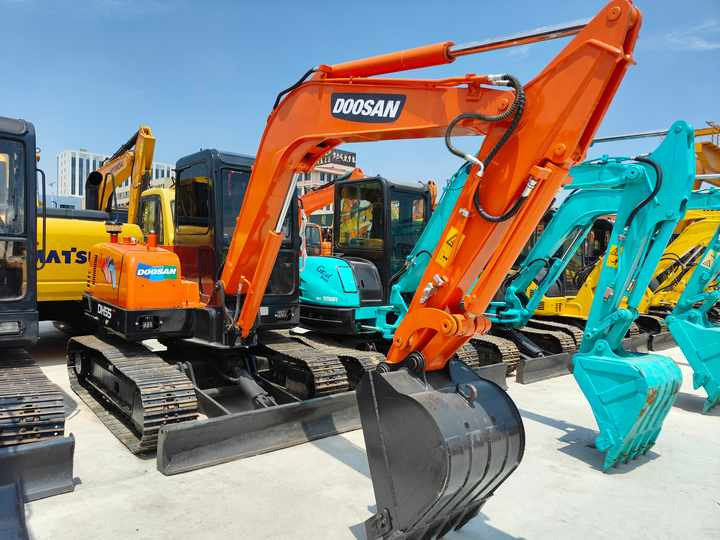 Used Digger Doosan Dh55 Construction Machinery Construction Digger Used Doosan Dh55 Cheap Excavator - Bager goseničar: slika 4 Used Digger Doosan Dh55 Construction Machinery Construction Digger Used Doosan Dh55 Cheap Excavator - Bager goseničar: slika 4