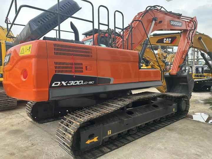 Used Excavator Doosan DX300 Excavators Mini Equipment Earth Moving Machinery Doosan Digger Excavator for Sale - Bager goseničar: slika 4 Used Excavator Doosan DX300 Excavators Mini Equipment Earth Moving Machinery Doosan Digger Excavator for Sale - Bager goseničar: slika 4