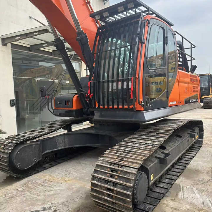 Used Excavator Doosan DX300 Excavators Mini Equipment Earth Moving Machinery Doosan Digger Excavator for Sale - Bager goseničar: slika 1 Used Excavator Doosan DX300 Excavators Mini Equipment Earth Moving Machinery Doosan Digger Excavator for Sale - Bager goseničar: slika 1