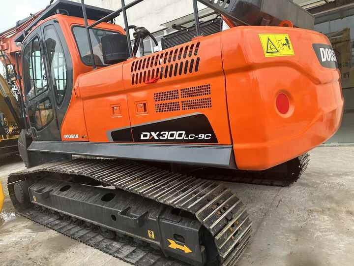 Used Excavator Doosan DX300 Excavators Mini Equipment Earth Moving Machinery Doosan Digger Excavator for Sale - Bager goseničar: slika 3 Used Excavator Doosan DX300 Excavators Mini Equipment Earth Moving Machinery Doosan Digger Excavator for Sale - Bager goseničar: slika 3
