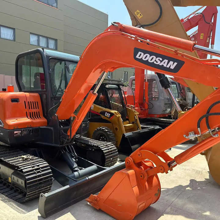 Used Excavator Doosan DX55 Excavators Mini Equipment Earth Moving Machinery Doosan Digger Excavator for Sale - Bager goseničar: slika 1 Used Excavator Doosan DX55 Excavators Mini Equipment Earth Moving Machinery Doosan Digger Excavator for Sale - Bager goseničar: slika 1