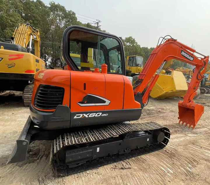 Used Excavator Doosan DX60-9 Excavators Mini Equipment Earth Moving Machinery Doosan Digger Excavator for Sale - Bager: slika 2 Used Excavator Doosan DX60-9 Excavators Mini Equipment Earth Moving Machinery Doosan Digger Excavator for Sale - Bager: slika 2