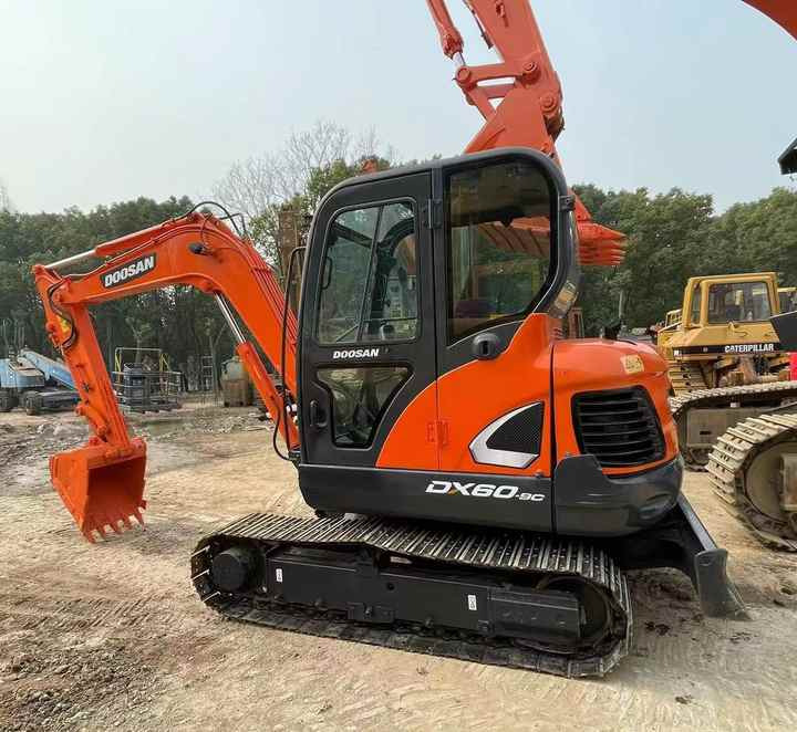 Used Excavator Doosan DX60-9 Excavators Mini Equipment Earth Moving Machinery Doosan Digger Excavator for Sale - Bager: slika 1 Used Excavator Doosan DX60-9 Excavators Mini Equipment Earth Moving Machinery Doosan Digger Excavator for Sale - Bager: slika 1