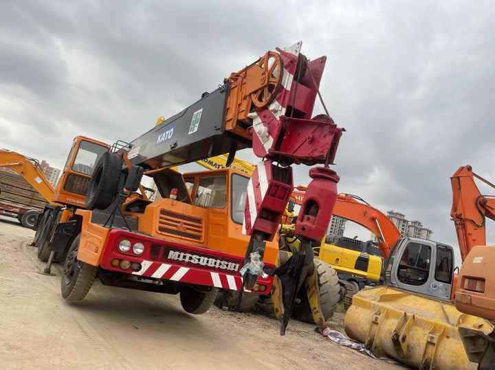 Used Heavy Construction Equipment kato 25 Tons Second Hand Mobile Crane Used Machine Hot Sale - Avtodvigalo: slika 4 Used Heavy Construction Equipment kato 25 Tons Second Hand Mobile Crane Used Machine Hot Sale - Avtodvigalo: slika 4