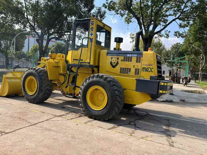 Used Komatsu WA320-3 Wheel Loader for Sale | Reliable 1.6t Capacity & Export-Ready Construction Equipment - Kolesni nakladalec: slika 4 Used Komatsu WA320-3 Wheel Loader for Sale | Reliable 1.6t Capacity & Export-Ready Construction Equipment - Kolesni nakladalec: slika 4