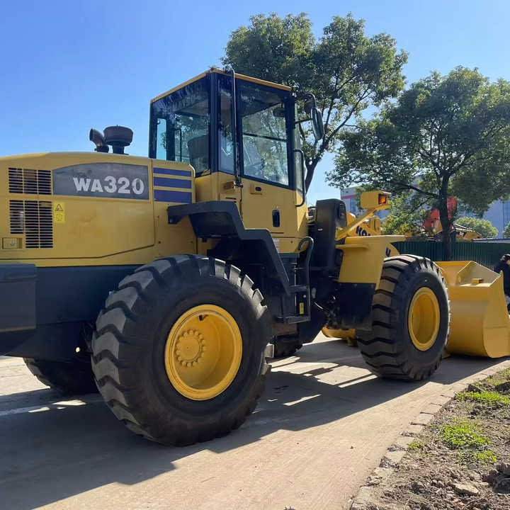 Used Komatsu WA320-5 Wheel Loader for Sale | Reliable Secondhand Construction Equipment with Export Support - Kolesni nakladalec: slika 1 Used Komatsu WA320-5 Wheel Loader for Sale | Reliable Secondhand Construction Equipment with Export Support - Kolesni nakladalec: slika 1