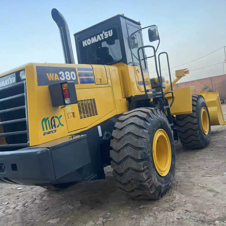 Used Komatsu WA380-3 Front Loader in Very Good Condition Strong Power komatsu 380 Wheel Loader Low Price Hot Sale - Kolesni nakladalec: slika 1 Used Komatsu WA380-3 Front Loader in Very Good Condition Strong Power komatsu 380 Wheel Loader Low Price Hot Sale - Kolesni nakladalec: slika 1
