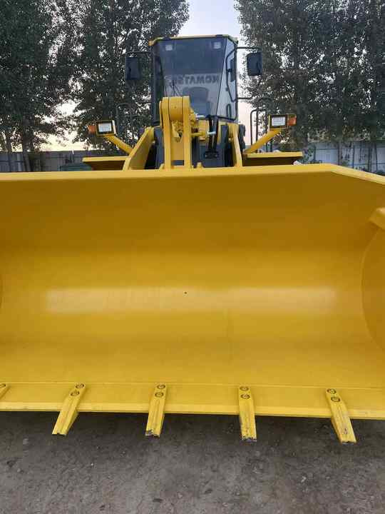 Used Komatsu WA380-3 Front Loader in Very Good Condition Strong Power komatsu 380 Wheel Loader Low Price Hot Sale - Kolesni nakladalec: slika 3 Used Komatsu WA380-3 Front Loader in Very Good Condition Strong Power komatsu 380 Wheel Loader Low Price Hot Sale - Kolesni nakladalec: slika 3
