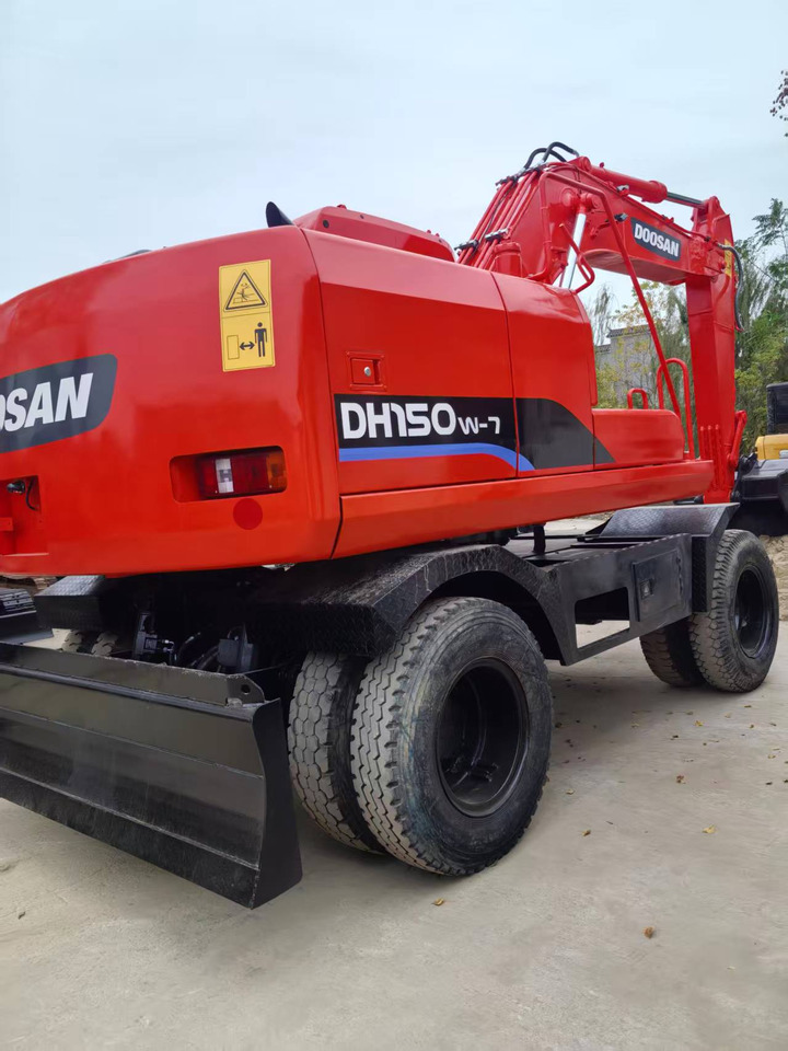 Doosan Used DH150W-7 wheeled excavator for sale at a low price. - Bager na kolesih: slika 3 Doosan Used DH150W-7 wheeled excavator for sale at a low price. - Bager na kolesih: slika 3
