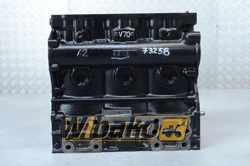 Crankcase for engine Yanmar 3TNV70 1222124 - Karter za Gradbeni stroj: slika 1 Crankcase for engine Yanmar 3TNV70 1222124 - Karter za Gradbeni stroj: slika 1