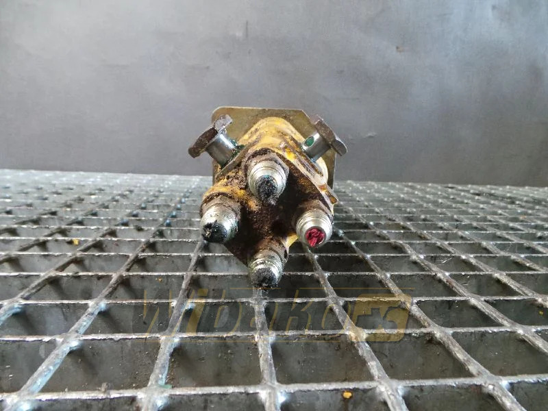 Komatsu PC240-5 - Hidravlični ventil za Gradbeni stroj: slika 1 Komatsu PC240-5 - Hidravlični ventil za Gradbeni stroj: slika 1