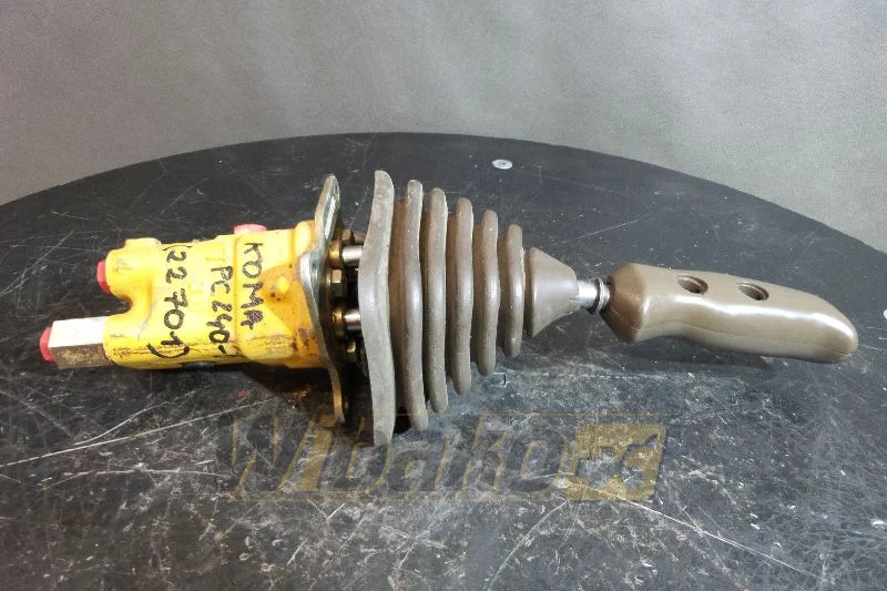 Komatsu PC240-5 - Hidravlični ventil za Gradbeni stroj: slika 2 Komatsu PC240-5 - Hidravlični ventil za Gradbeni stroj: slika 2