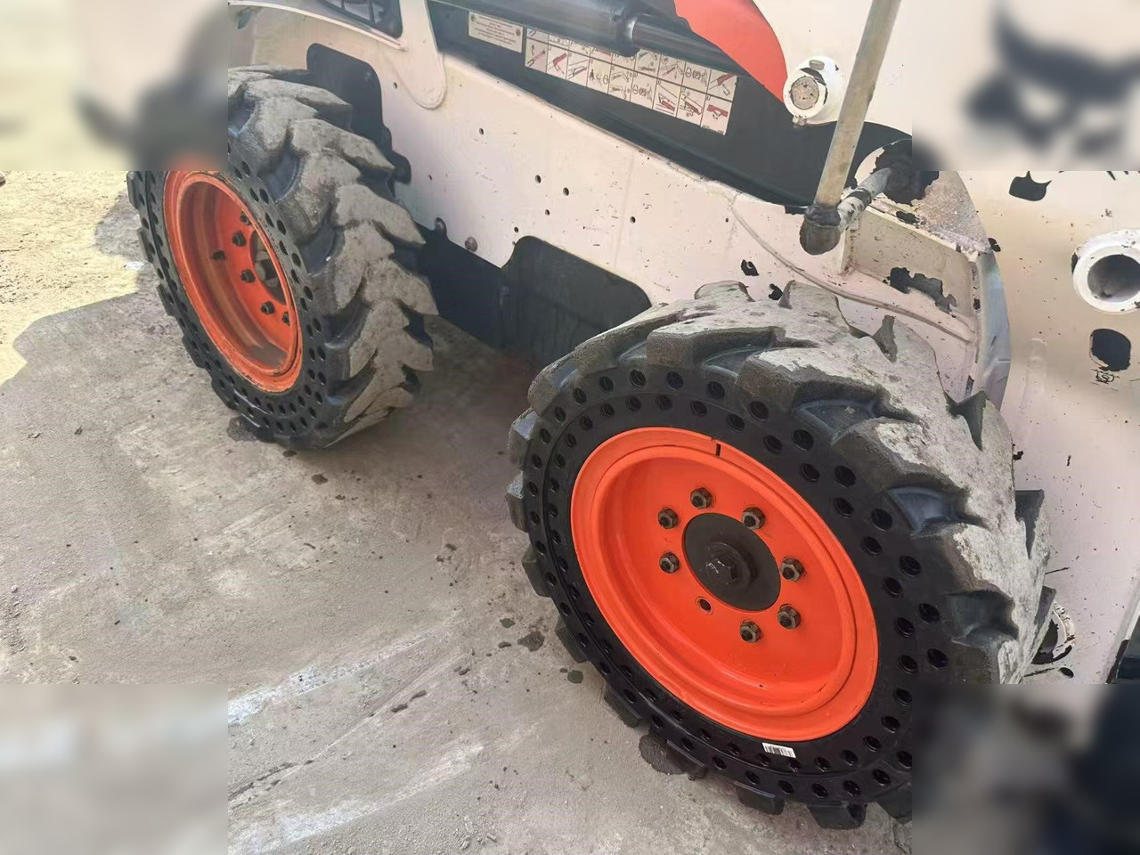 BOBCAT S550 - Mini nakladalec: slika 3 BOBCAT S550 - Mini nakladalec: slika 3