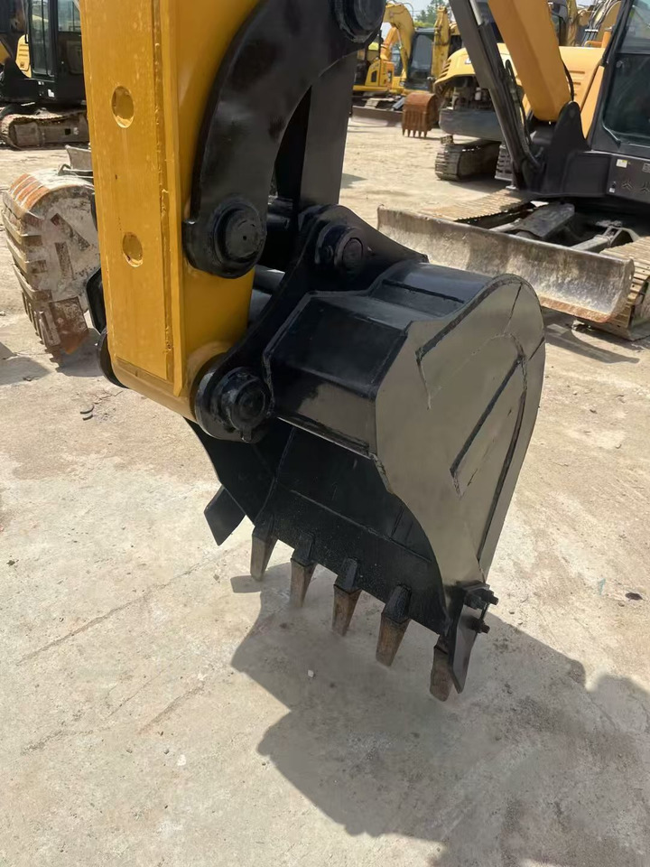 Bager goseničar CATERPILLAR 323D2L: slika 20