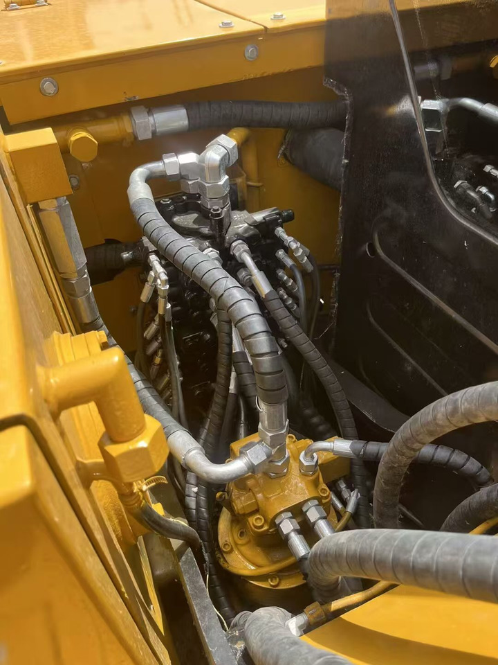 Bager goseničar CATERPILLAR 323D2L: slika 18