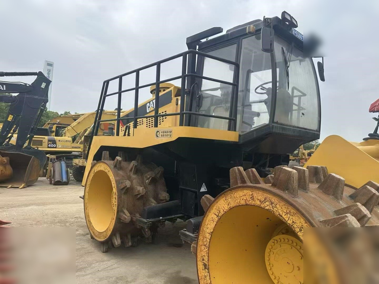 CATERPILLAR 816A - Kompaktor: slika 1 CATERPILLAR 816A - Kompaktor: slika 1