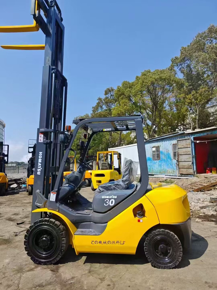 KOMATSU 3-ton - Vertikalni dvižni teleskop: slika 1 KOMATSU 3-ton - Vertikalni dvižni teleskop: slika 1