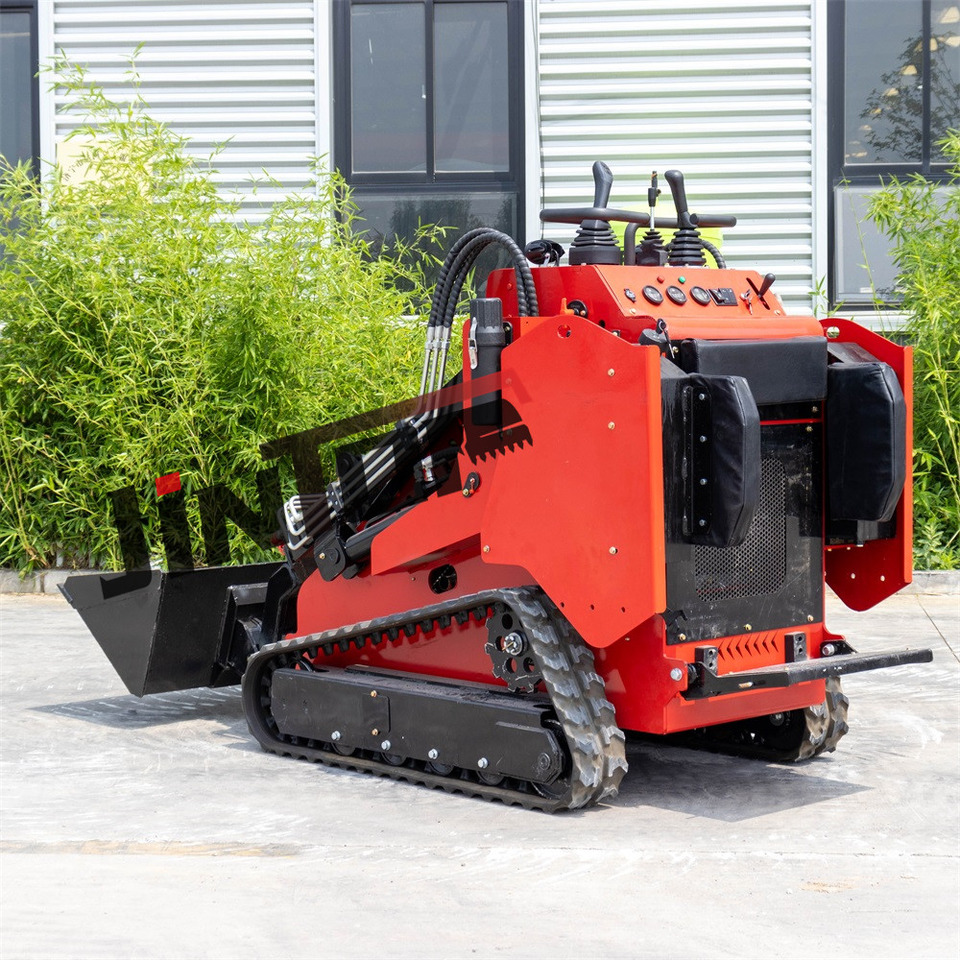 Powerful skid steer loader with different attachments - Kompaktni nakladalnik na gosenicah: slika 4 Powerful skid steer loader with different attachments - Kompaktni nakladalnik na gosenicah: slika 4