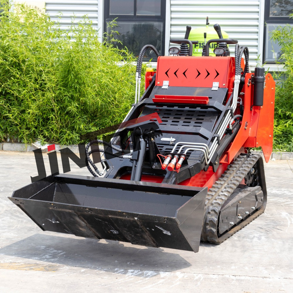 Powerful skid steer loader with different attachments - Kompaktni nakladalnik na gosenicah: slika 1 Powerful skid steer loader with different attachments - Kompaktni nakladalnik na gosenicah: slika 1