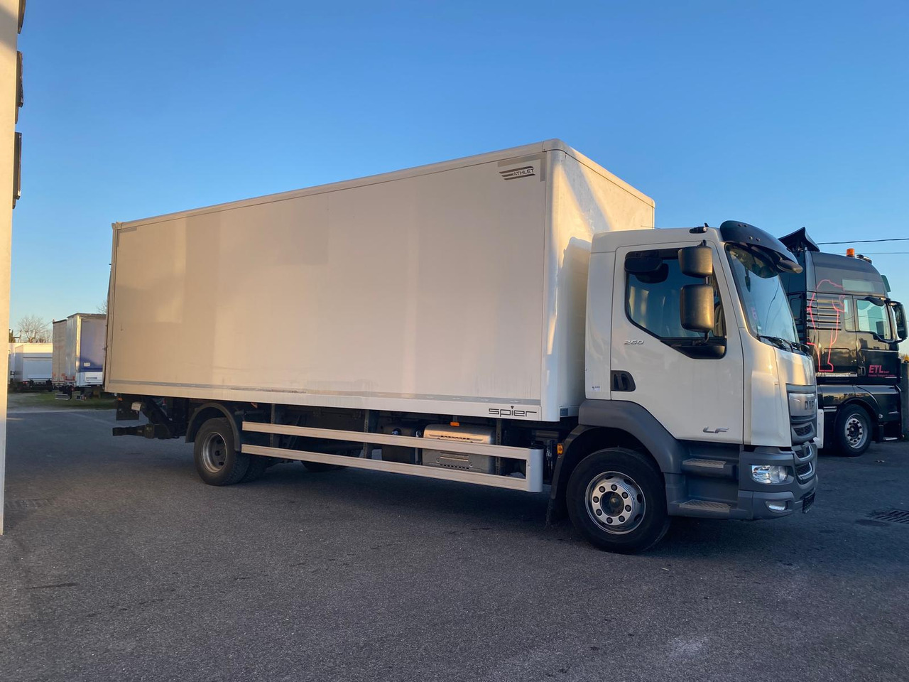 DAF LF 260 FA - Tovornjak zabojnik: slika 2 DAF LF 260 FA - Tovornjak zabojnik: slika 2