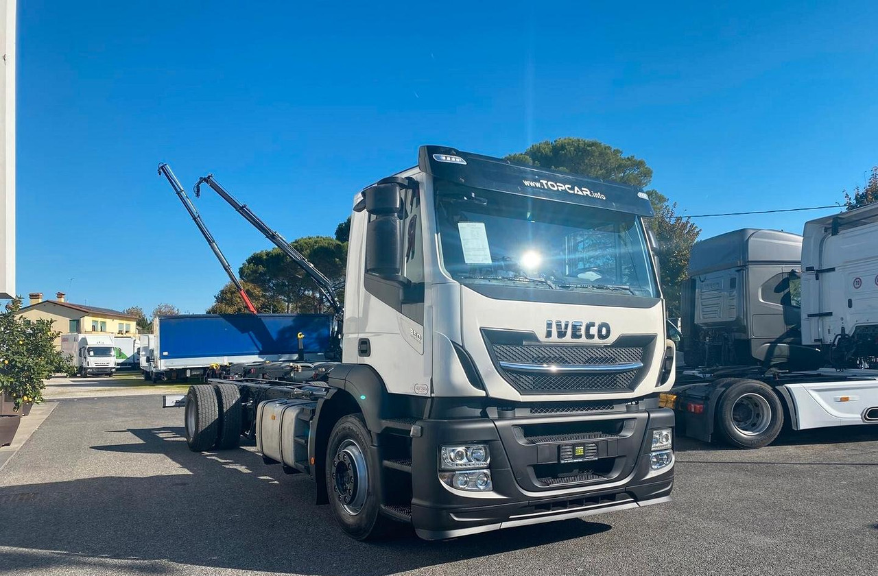 IVECO AD190S36 MOTRICE 2 ASSI TELAIO 2017 - Tovornjak-šasija: slika 3 IVECO AD190S36 MOTRICE 2 ASSI TELAIO 2017 - Tovornjak-šasija: slika 3