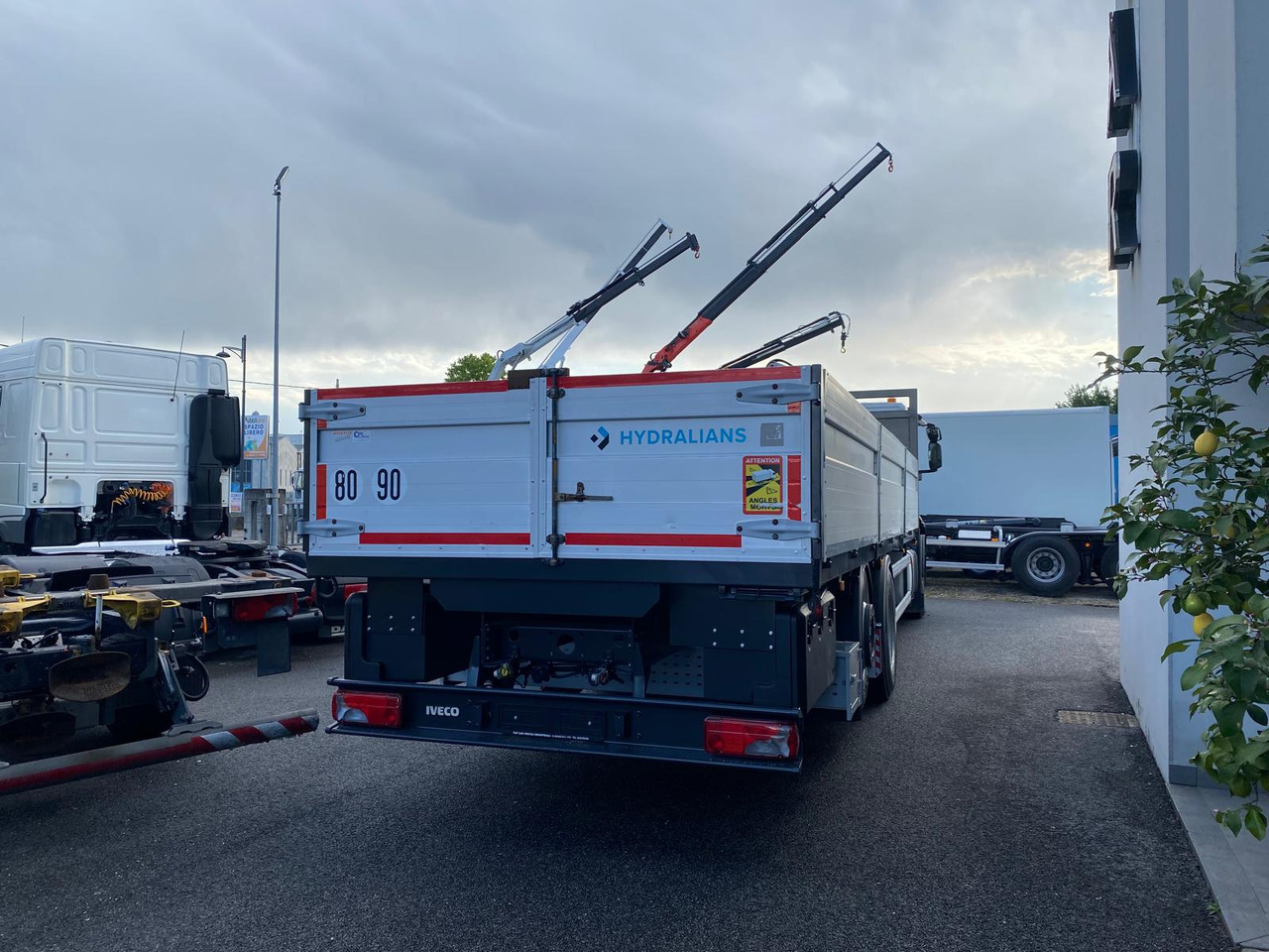 IVECO AD260S36 - Tovornjak s kesonom: slika 5 IVECO AD260S36 - Tovornjak s kesonom: slika 5