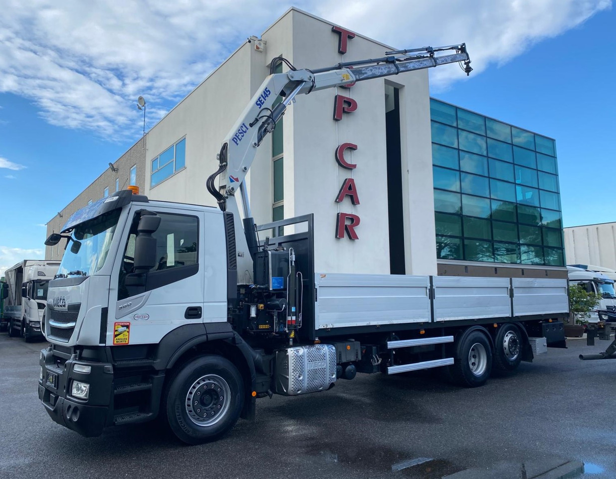 IVECO AD260S36 - Tovornjak s kesonom: slika 1 IVECO AD260S36 - Tovornjak s kesonom: slika 1