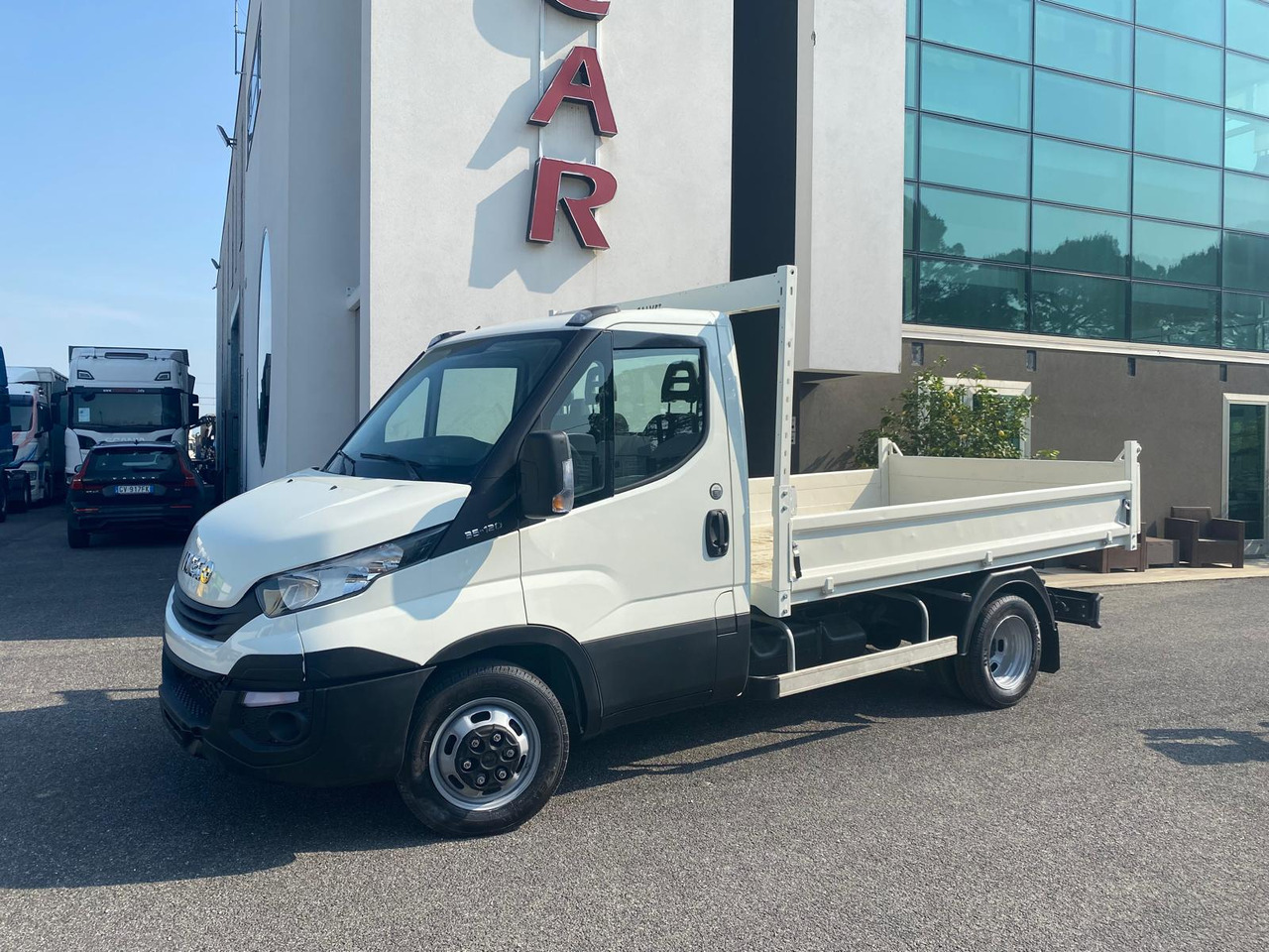 IVECO DAILY 35C12 - Dostavno vozilo prekucnik: slika 2 IVECO DAILY 35C12 - Dostavno vozilo prekucnik: slika 2