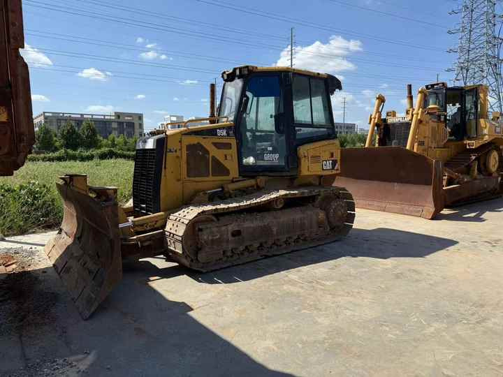 100% Original Caterpillar D5K Mini Track Dozer Cat D5K Bulldozer Superior Performance Running Working Condition Hot Sale - Buldožer: slika 4 100% Original Caterpillar D5K Mini Track Dozer Cat D5K Bulldozer Superior Performance Running Working Condition Hot Sale - Buldožer: slika 4