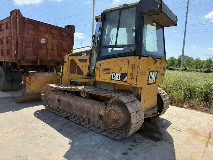 100% Original Caterpillar D5K Mini Track Dozer Cat D5K Bulldozer Superior Performance Running Working Condition Hot Sale - Buldožer: slika 3 100% Original Caterpillar D5K Mini Track Dozer Cat D5K Bulldozer Superior Performance Running Working Condition Hot Sale - Buldožer: slika 3