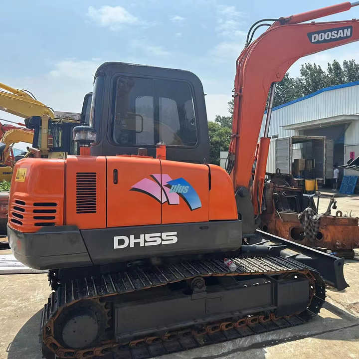 90% New Mini Excavator Doosan DH55 Second-hand Excavator 5 Ton Mini Used Excavator for Sale in Low Price - Mini bager: slika 1 90% New Mini Excavator Doosan DH55 Second-hand Excavator 5 Ton Mini Used Excavator for Sale in Low Price - Mini bager: slika 1