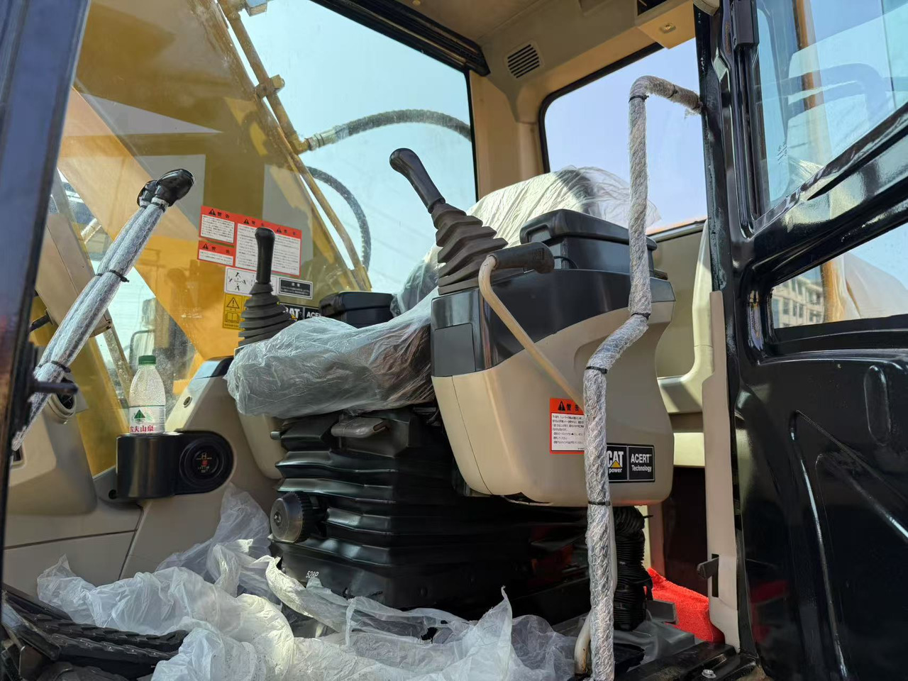 CATERPILLAR CAT320CL excavator in stock for sale - Bager goseničar: slika 4 CATERPILLAR CAT320CL excavator in stock for sale - Bager goseničar: slika 4