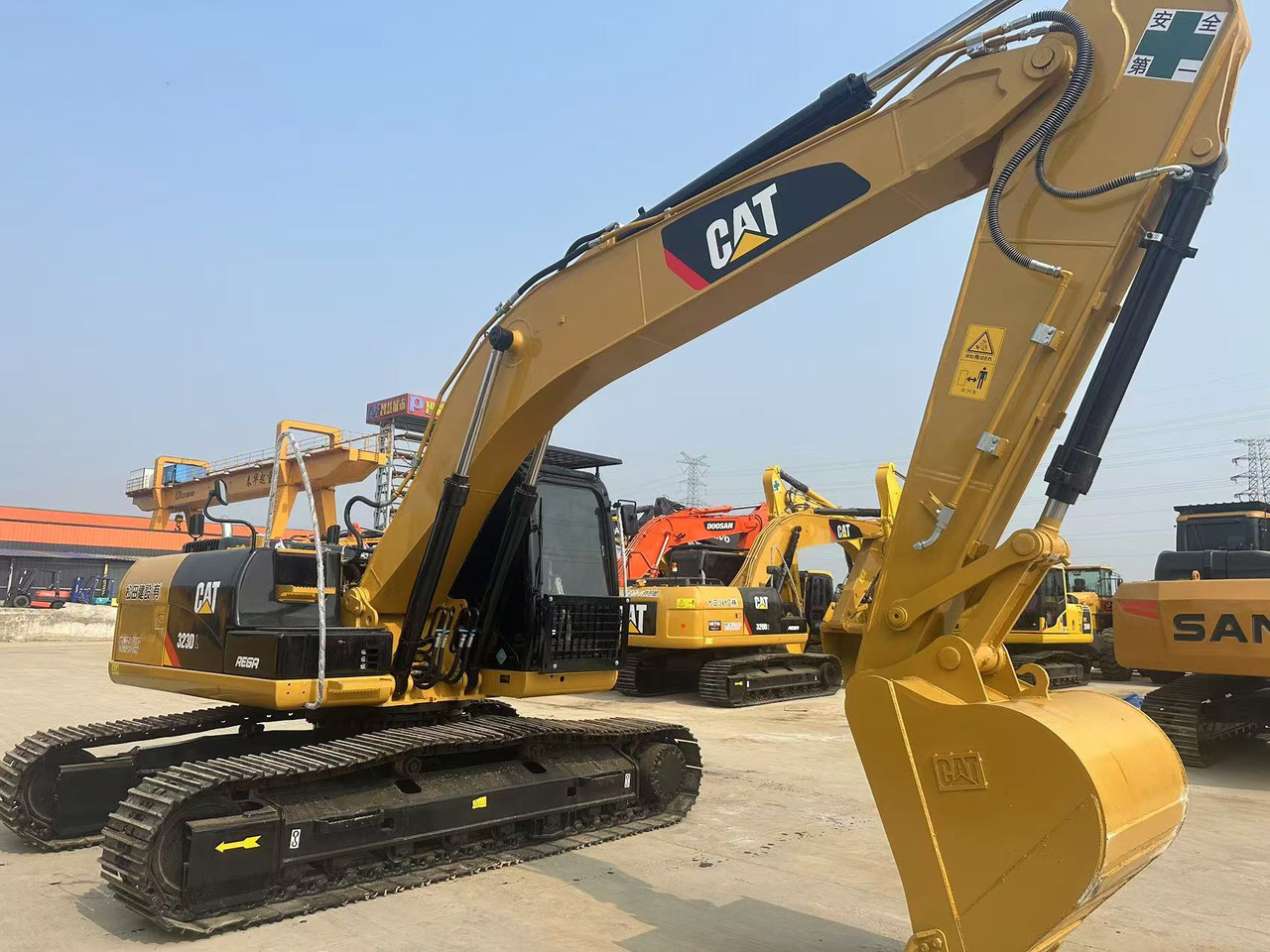 CATERPILLAR Used Digger CAT 323DL Construction Machinery Construction Digger Used CAT 323DL Cheap Excavator - Bager goseničar: slika 2 CATERPILLAR Used Digger CAT 323DL Construction Machinery Construction Digger Used CAT 323DL Cheap Excavator - Bager goseničar: slika 2