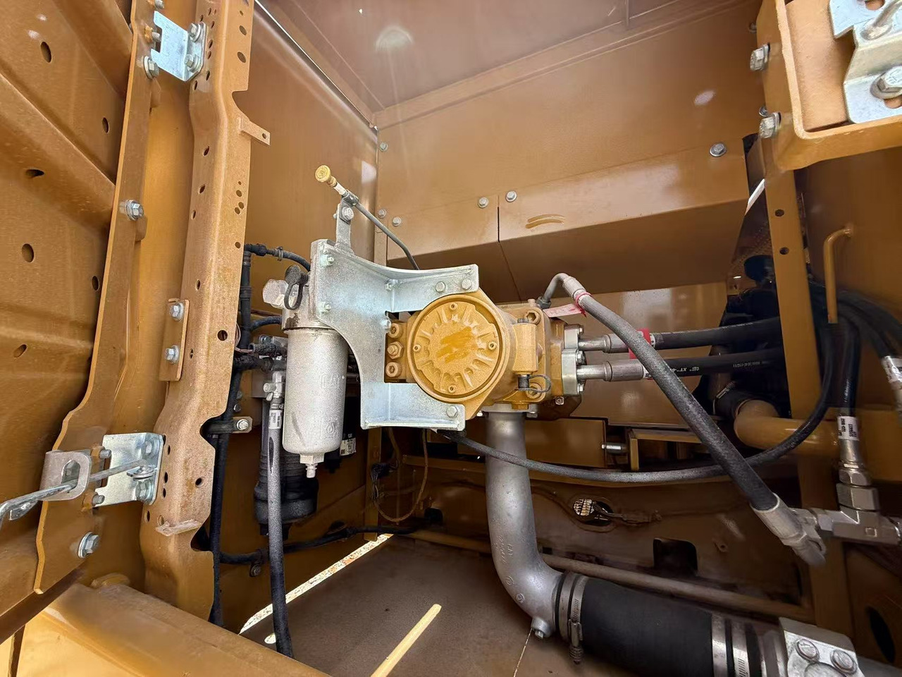 CATERPILLAR Used caterpillar brand 336d excavator on sale excellent condition high quality cat320 .330 336 excavator in stoc - Bager goseničar: slika 2 CATERPILLAR Used caterpillar brand 336d excavator on sale excellent condition high quality cat320 .330 336 excavator in stoc - Bager goseničar: slika 2